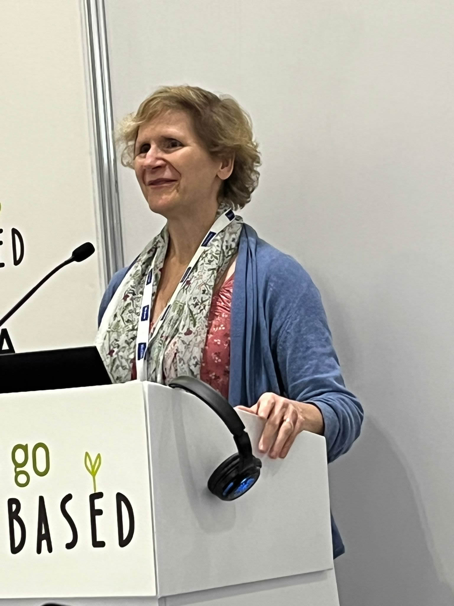 Dr Arielle Griffiths talks at London vet Show about Dogs going Plant-Based