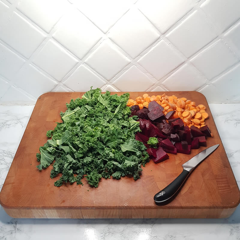 Chop beetroot and carrots into small pieces. Roughly chop up kale